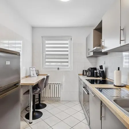 In Fuer 5 Personen- 70m2, 3 Zi, 5 Einzelbetten, Free Kaffee, Wifi & Parking - 24h Check In Wolfsburg