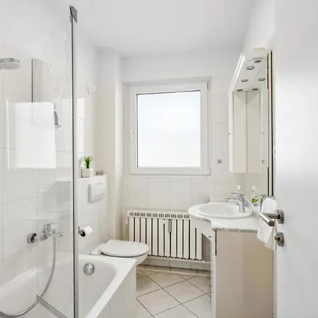 In Fuer 5 Personen- 70m2, 3 Zi, 5 Einzelbetten, Free Kaffee, Wifi & Parking - 24h Check In Apartment *