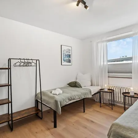 In Fuer 5 Personen- 70m2, 3 Zi, 5 Einzelbetten, Free Kaffee, Wifi & Parking - 24h Check In * Wolfsburg