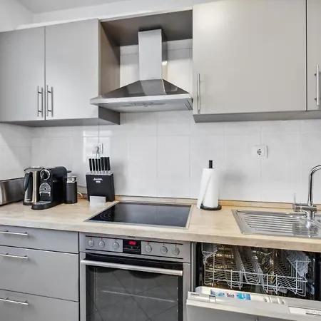 Apartment In Fuer 5 Personen- 70m2, 3 Zi, 5 Einzelbetten, Free Kaffee, Wifi & Parking - 24h Check In