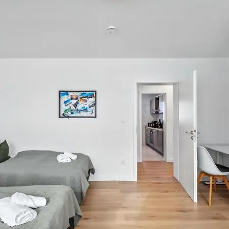 In Fuer 5 Personen- 70m2, 3 Zi, 5 Einzelbetten, Free Kaffee, Wifi & Parking - 24h Check In