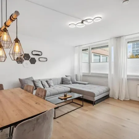 In Fuer 5 Personen- 70m2, 3 Zi, 5 Einzelbetten, Free Kaffee, Wifi & Parking - 24h Check In Apartment *